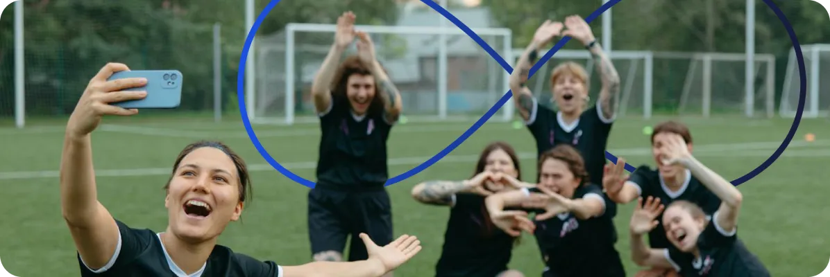 Equipo de marketing colaborando